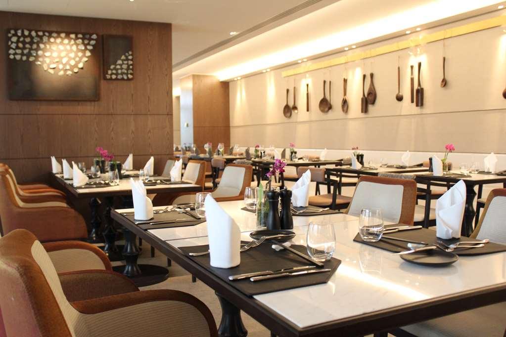 Tangla Hotel Brussels Kraainem Restaurant photo The restaurant